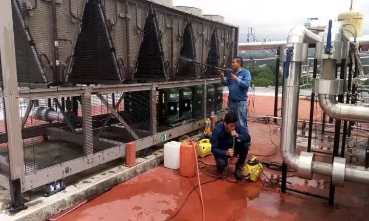 Mantenimiento preventivo de chillers industriales en Ciudad del Carmen y Campeche